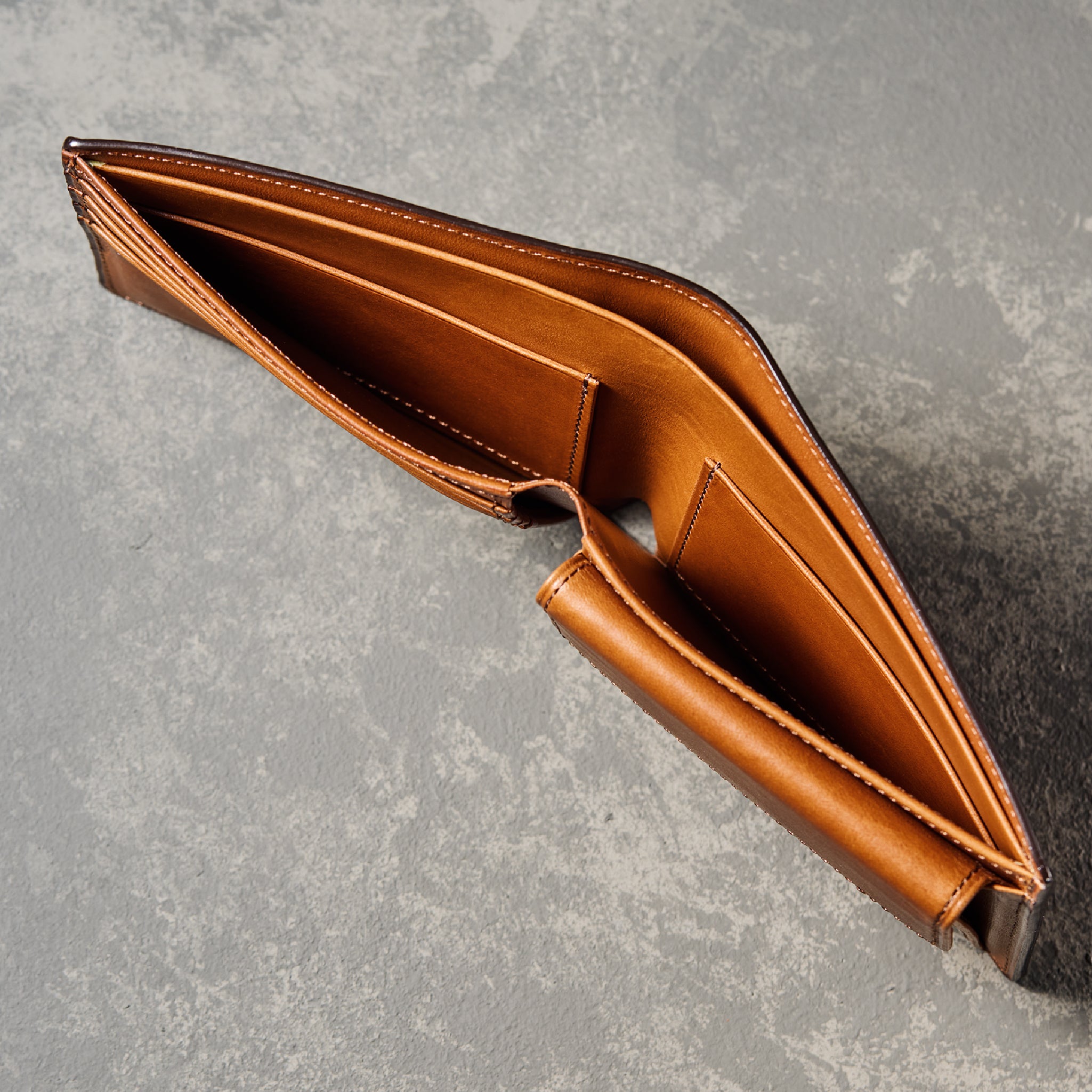 ミネルバリスシオ 二つ折り財布