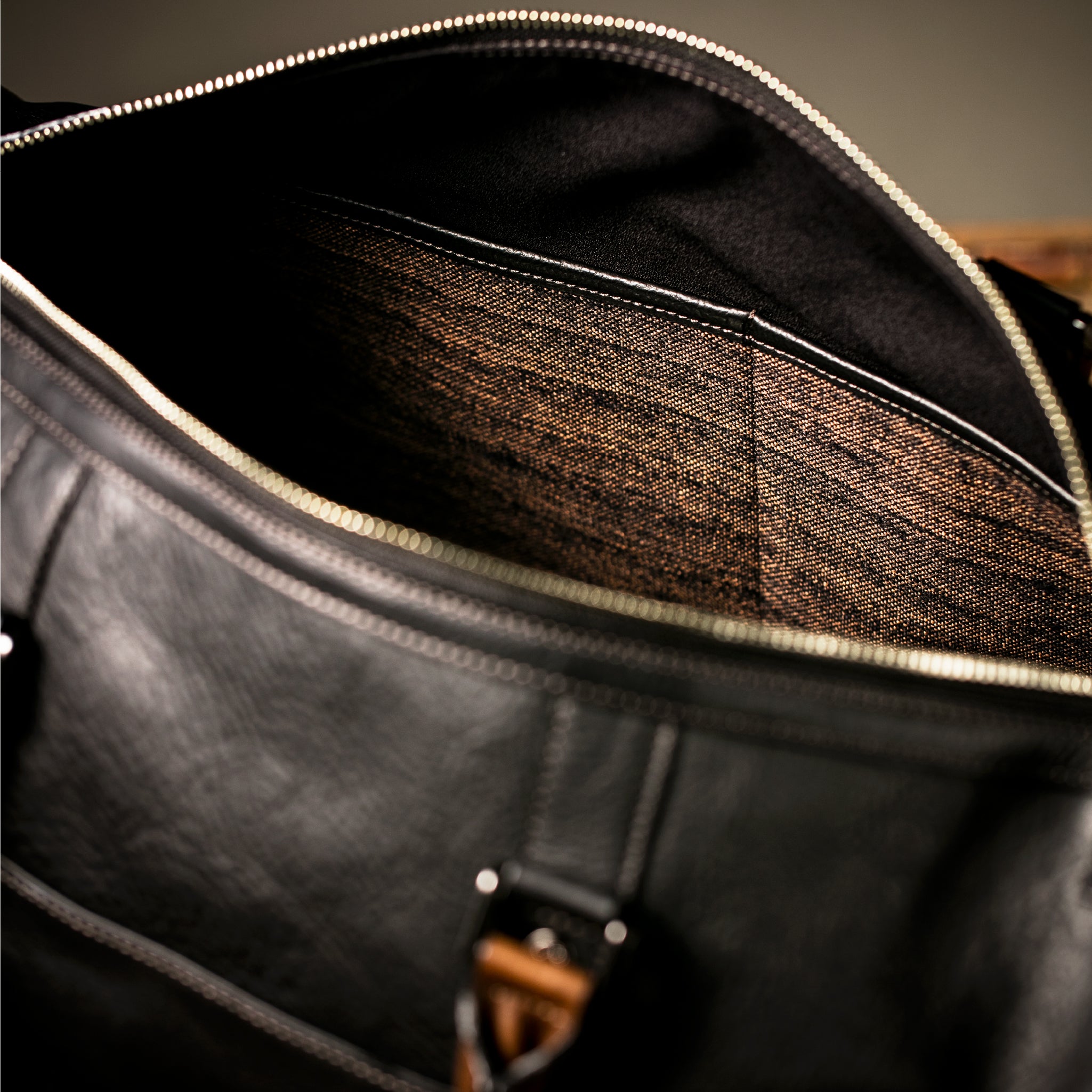 #カラー_チャコールブラック