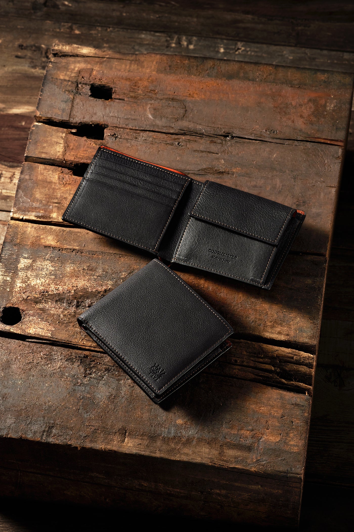 黒の長財布迷ったときに選ばれる、安心の一品。落ち着きと実用性を備えた、端正な黒。年代を問わず、贈り物として選ばれています。黒長財布の一覧を見る  →