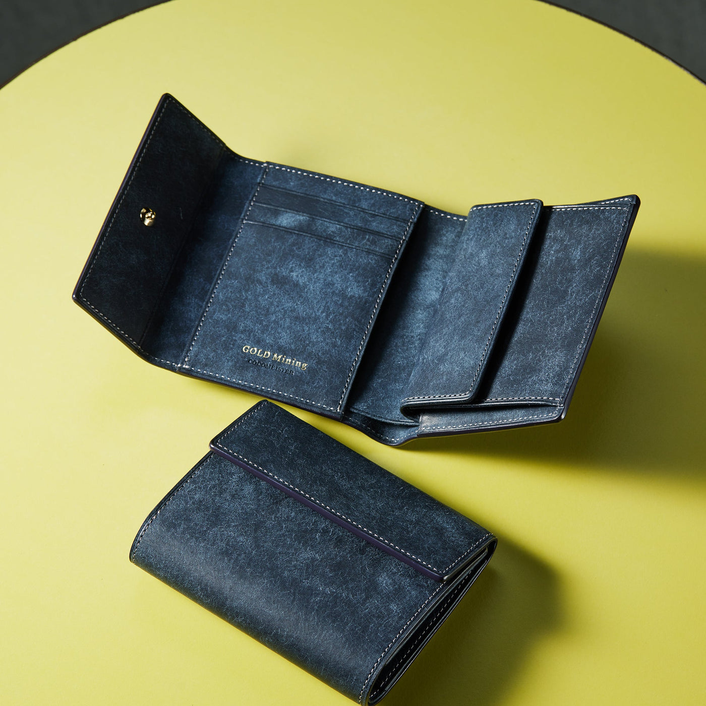 就職祝いへ新しい１歩に、天然皮革のアイテムを。品と情熱を秘めて。就職祝いに贈るギフトを見る →