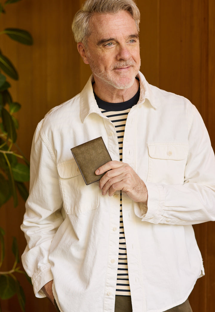 休日身軽に過ごす一日へ。小さく、美しく整える。休日向けの財布を見る →