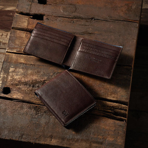 ダークブラウン