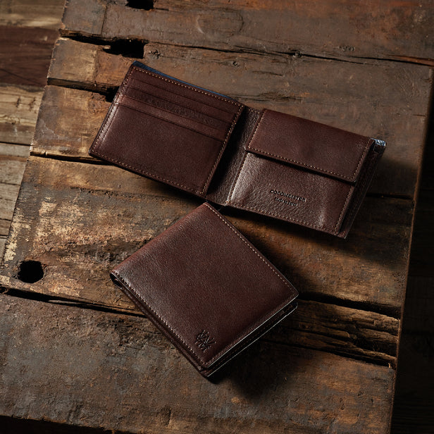 ダークブラウン