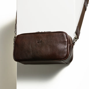 ダークブラウン