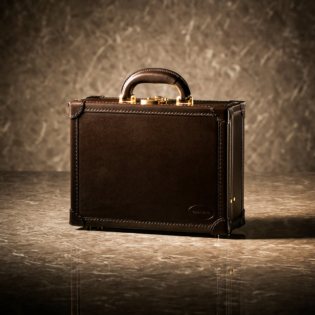 ダークブラウン