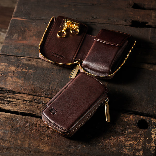 ダークブラウン