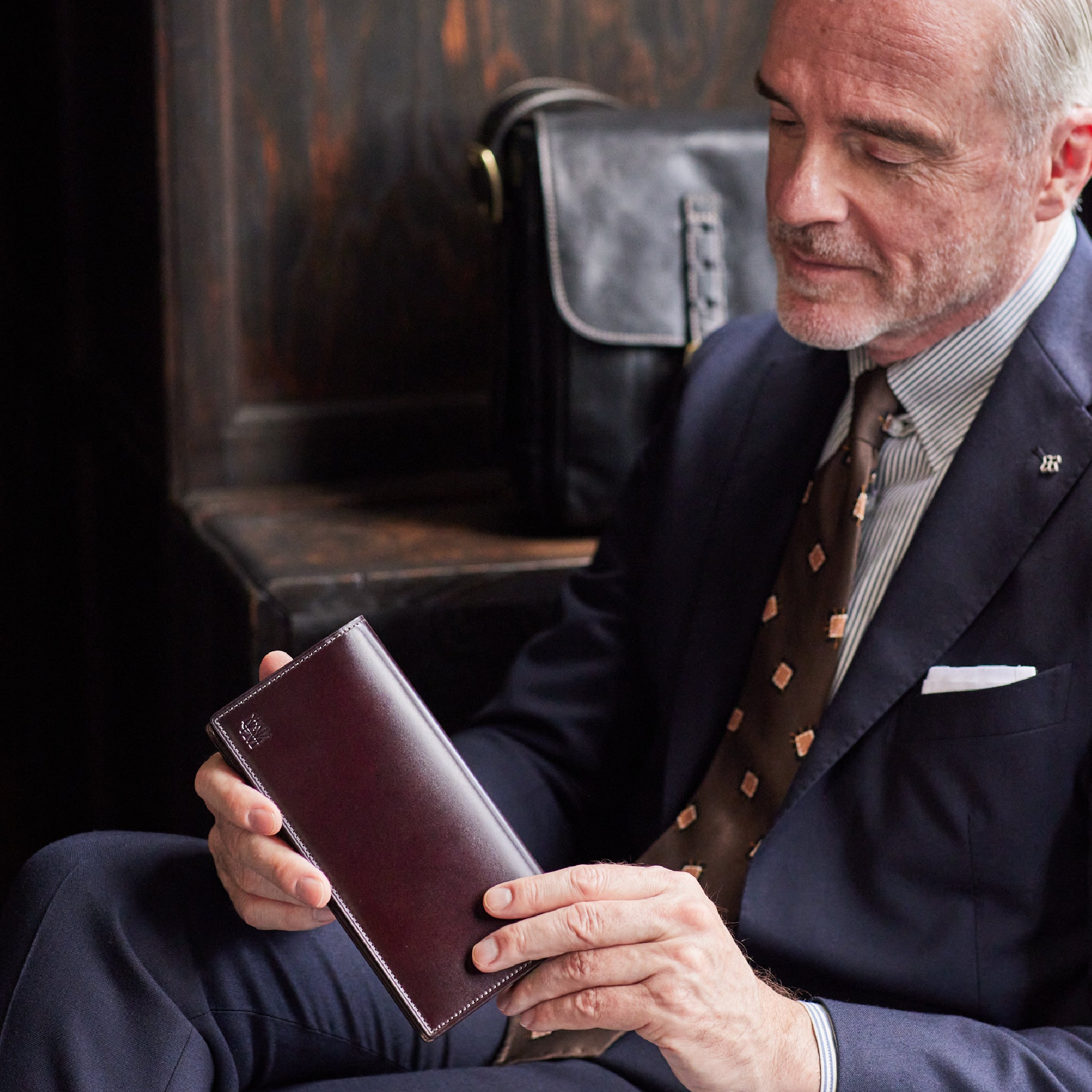 #カラー_ビターブラウン