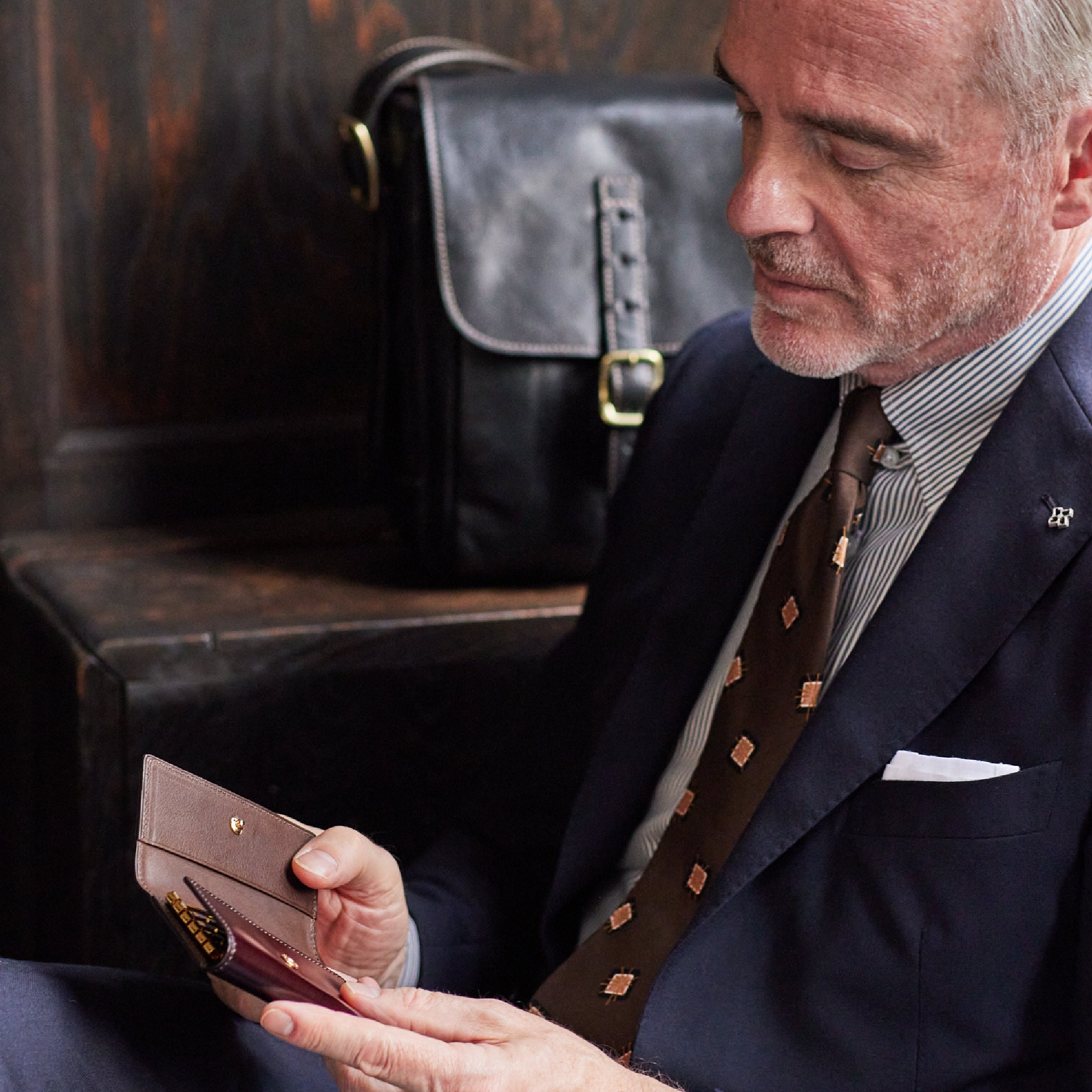 #カラー_ビターブラウン