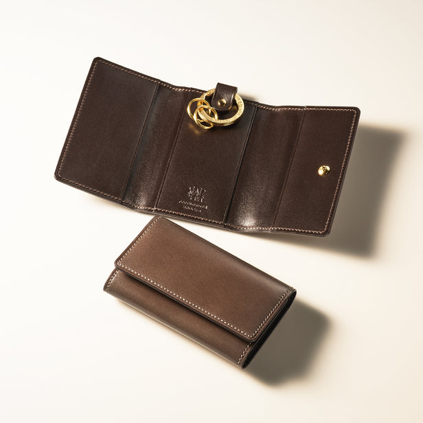 チタニウムグレー