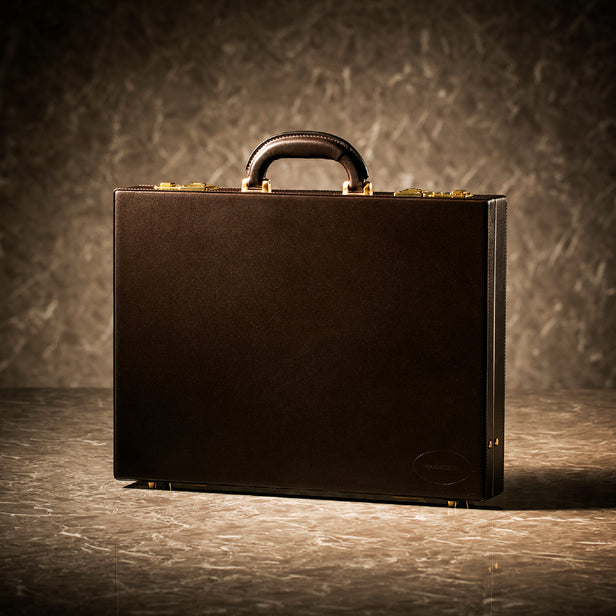 ダークブラウン