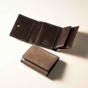 チタニウムグレー