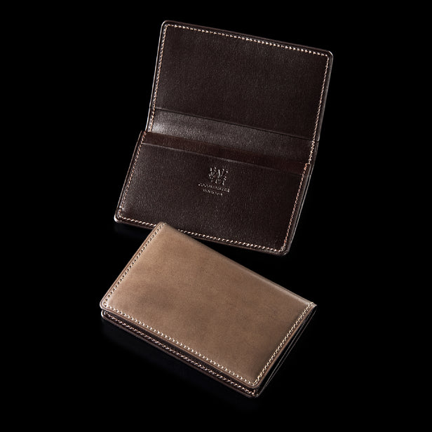 チタニウムグレー