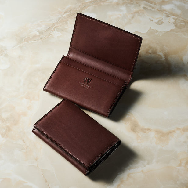 ボルドーブラウン