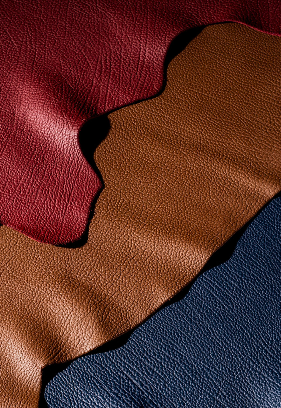 アノネイ社製シュリンクレザー ドライな質感と軽量さが際立つ