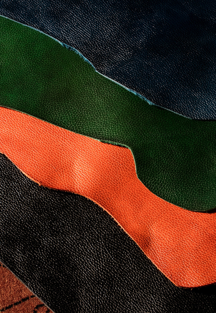 イタリア産の上質なハードレザー 手染め加工とグレージングを楽しむ