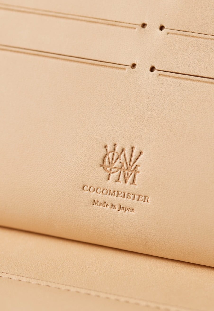 完成された白さを持つ革
育てる歓びを知るヌメ革