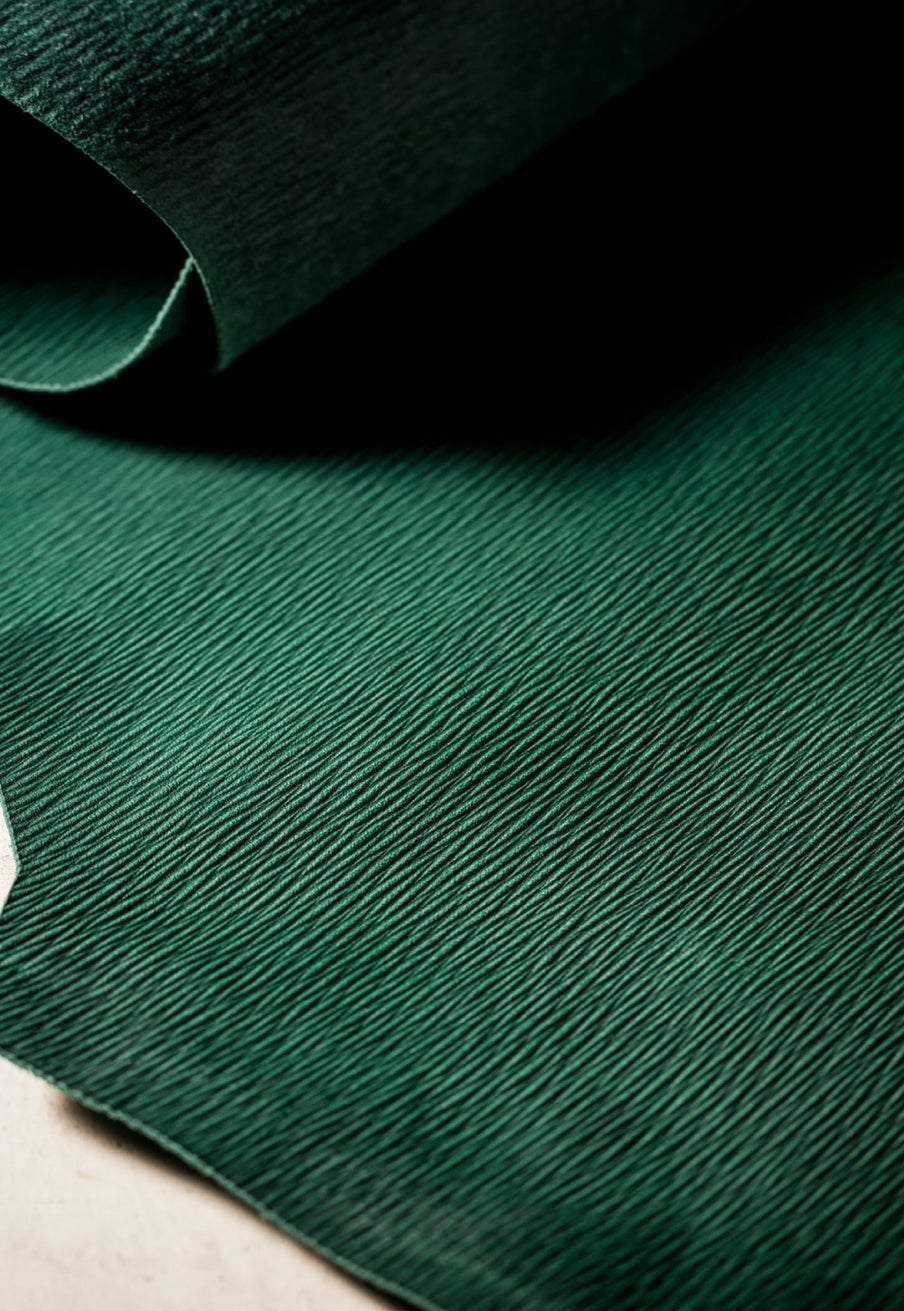 銀河を映す、日本製WAXレザー 揺らめく光と陰影