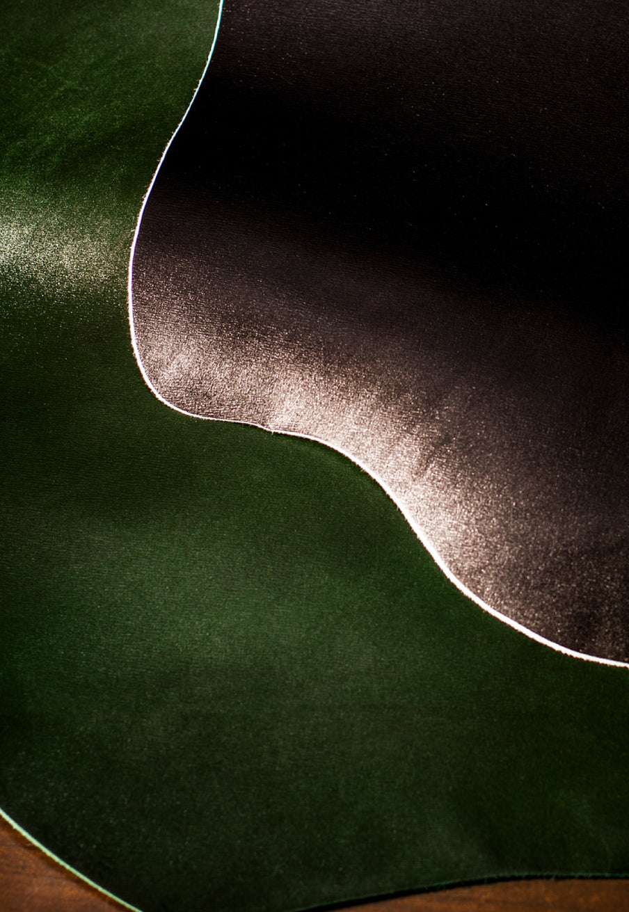 変わらない美しさを保つ革
完成されたボックスカーフ