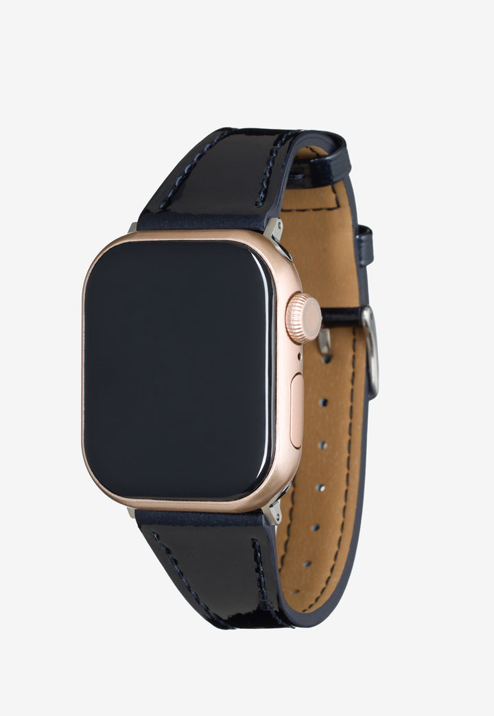 Apple Watch バンド手元に、上品な革を。日常を整えるレザーウォッチバンド。Apple Watch バンドを見る →