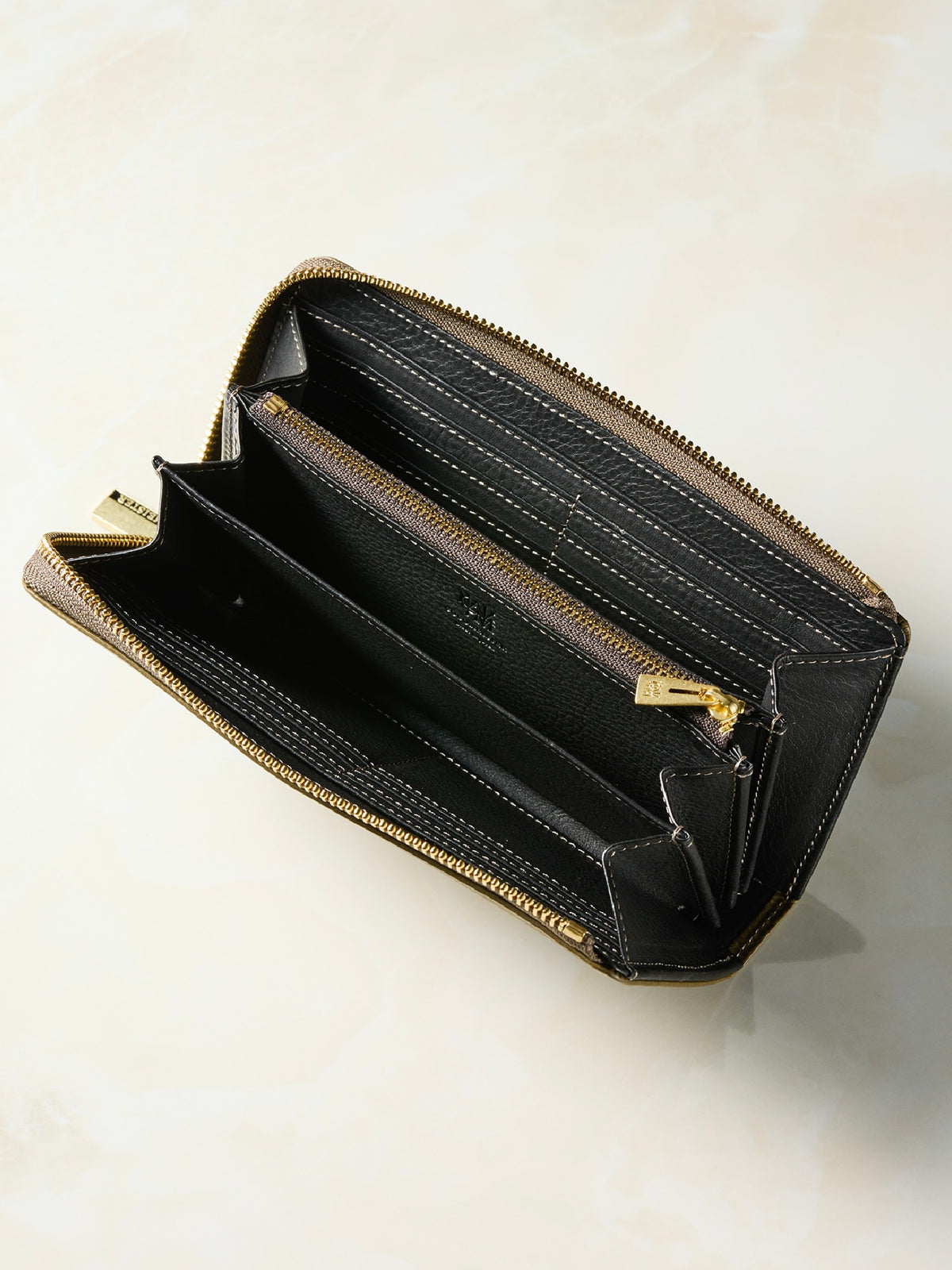 マルティーニ L字ラウンドジップ長財布 03